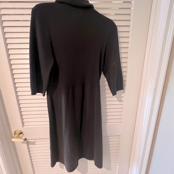 Stunning and 100% cashmere dress, size large but fits more like a medium - Picture 5 of 5